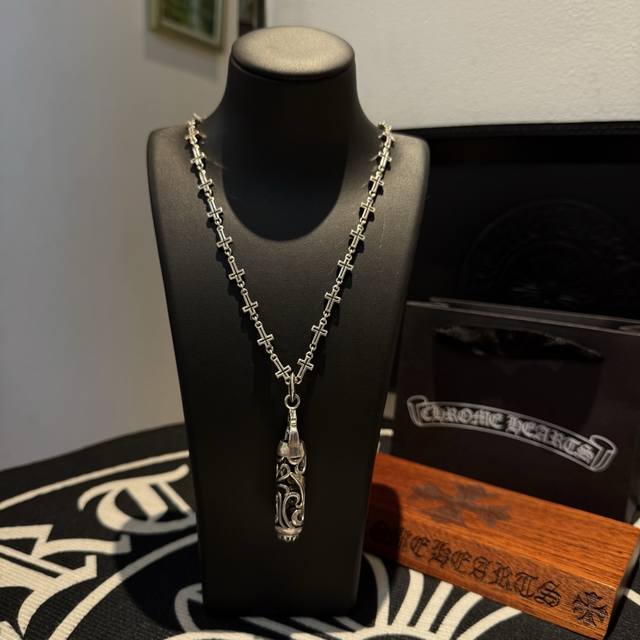 Department Store Quality Chrome Hearts Cross Necklace,Vine-Shaped Cylindrical Pe