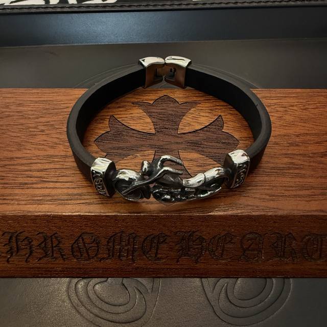 New Arrival, Counter Quality Chrome Hearts Cross Necklace,Unique Textured Patter