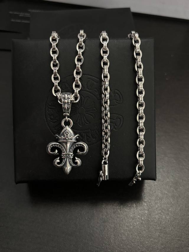 Chrome Hearts-Style Letter Scout Flower Necklace