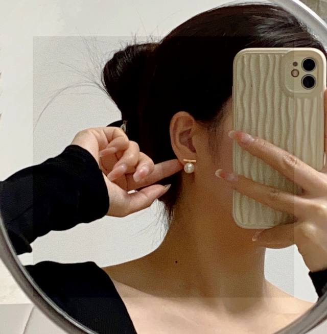 Xiaohongshu Recommended Latest Bestseller Celine Metal And Pearl Stud Earrings C