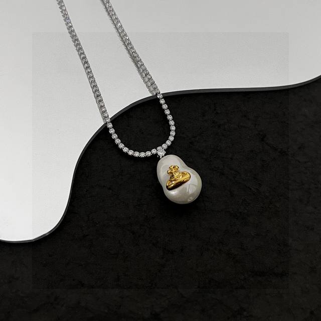 Queen Of The West 3D Saturn Necklace Pearl Necklaces Are Also A Big Trend This Y