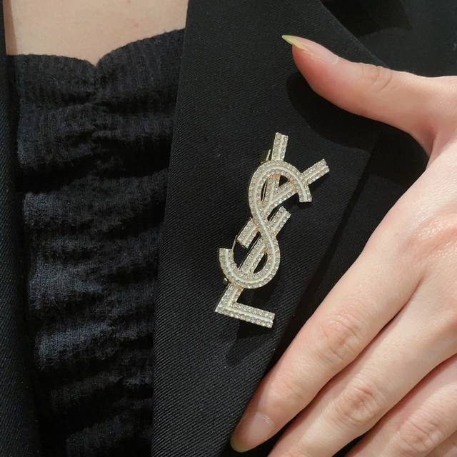 Ysl Saint Laurent New Arrival Brooch, The Ultimate Accessory For Women.Women Who