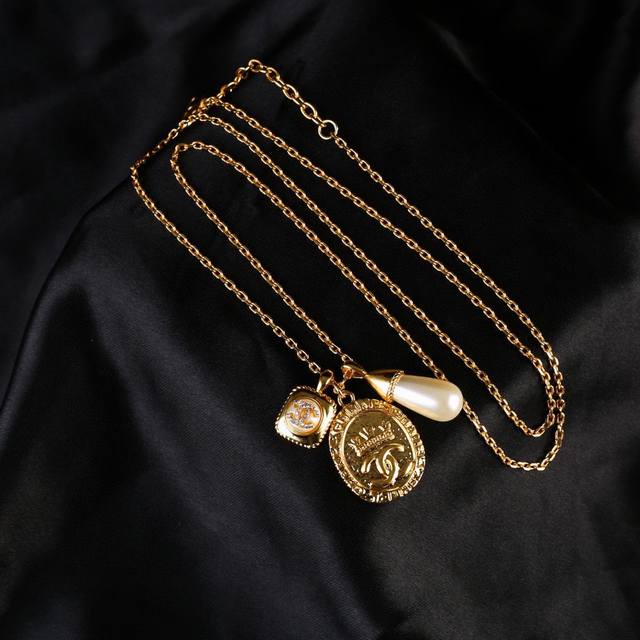 Chanel New Necklace Hot-Selling New Arrival Synchronized With The Official Store