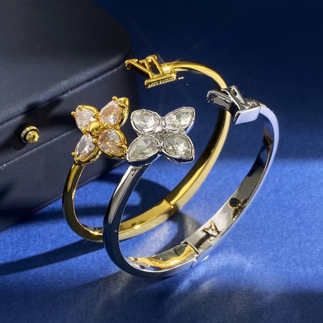 Louis Vuitton European And American Fashion Luxury Zirconia Diamond Cross Diamon