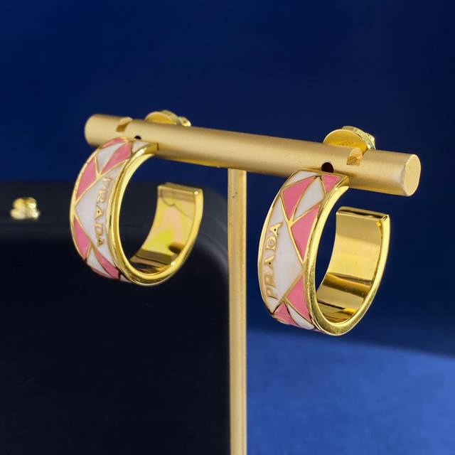 Prada European And American Fashion-Inspired White With Pink Dripping Triangular