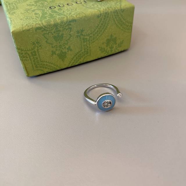 Gucci Interlocking Series Platinum-Gold 18K Gold Ring