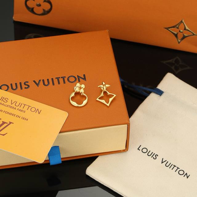 Louis Vuitton Ear Studs, Letter-Shaped Ear Studs With Two Wearing Options, Craft