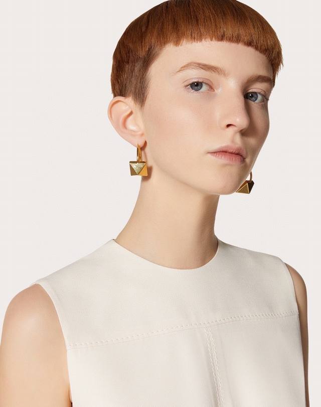 Valentino. Valentino Official Store New Arrival: Abandoning The Signature Studde