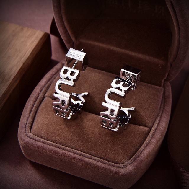 Burberry Chinese Trademark: Burberry, Bao Bo Li Has Become One Of The Most Iconi