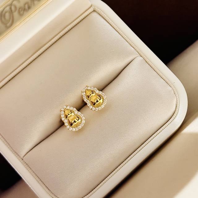 A5871 Minimalist And Versatile Design, Mini Gourd-Shaped Stud Earrings. The Gour
