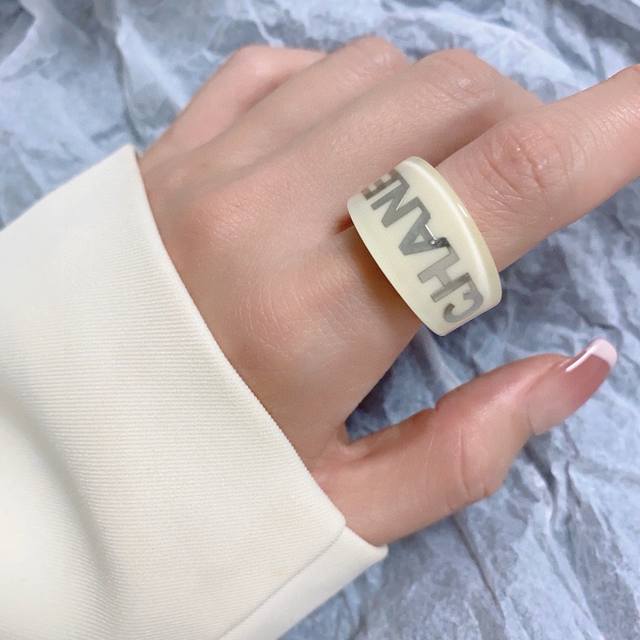 Chanel-Inspired Letter Double C High-Quality Imported Acrylic Ring! A Summer Ess