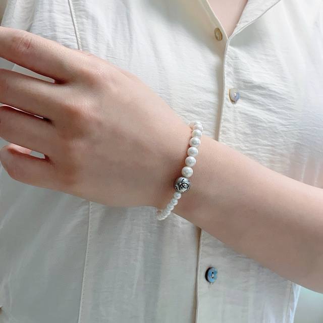 Chanel Double C Letter High-End Pearl Bracelet With Uneven Pearls! Makes Your Ha