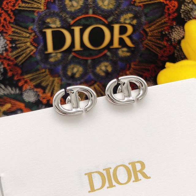 Id Ded0112 Dior Pig Nose Mini Earrings In Silver