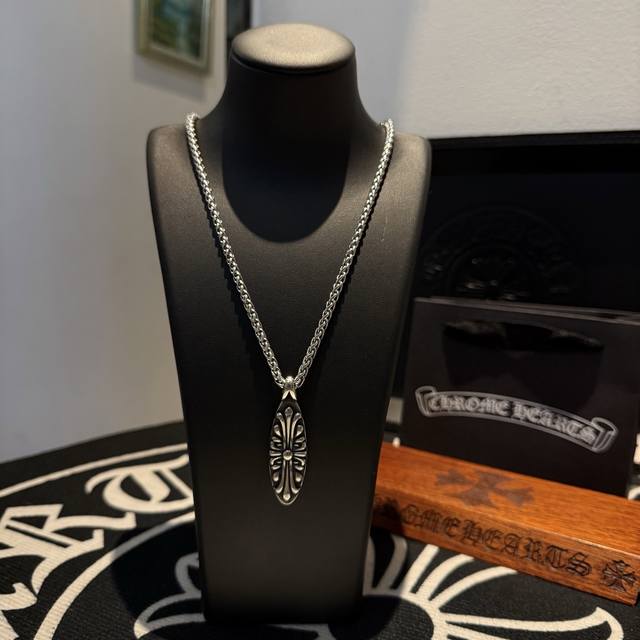New Arrival, Boutique Quality Chrome Hearts Necklace,Cross Flower Pendant With U