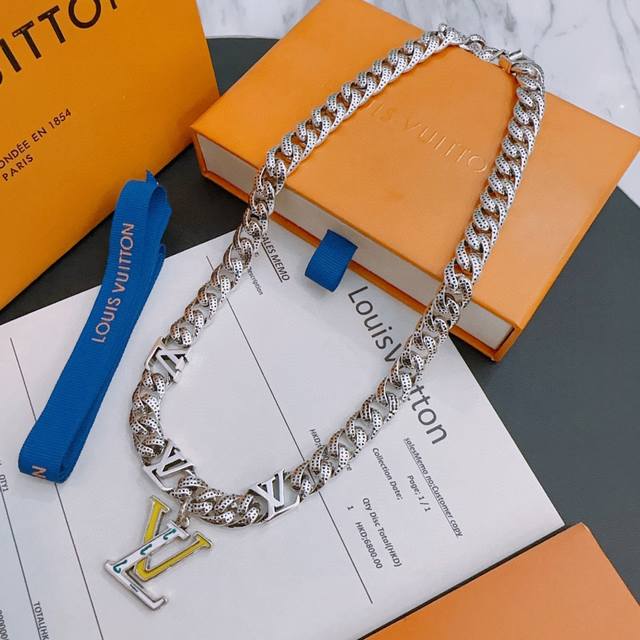 Lv Louis Vuitton Necklace Authentic Store New Arrival Molded Retro Fashion Must-