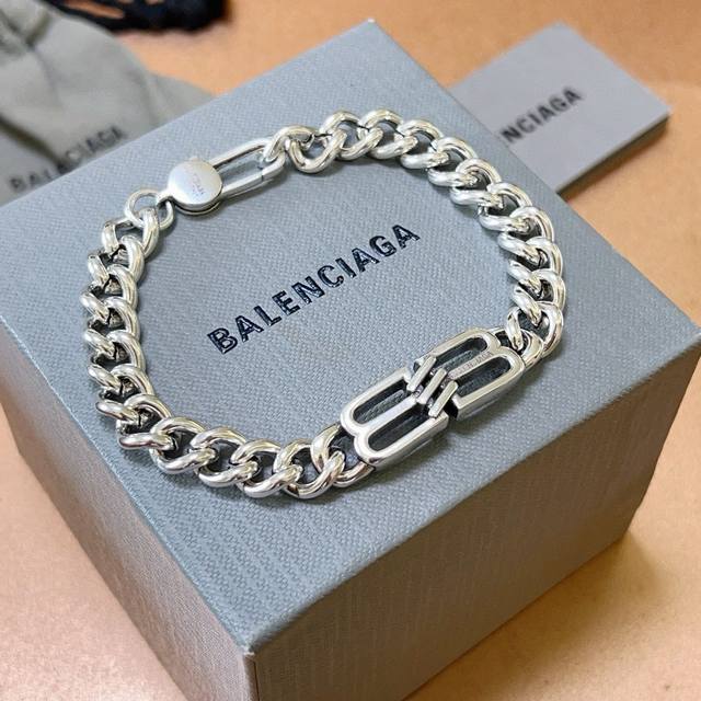Authentic New Arrival Balenciaga Bracelet, Consistent With The Official Store De