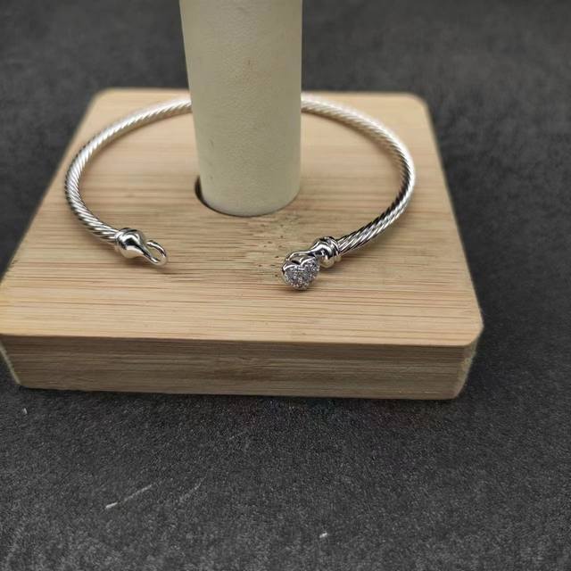 New Arrival David Yurman 3Mm Heart-Shaped Bracelet. Available In Silver With Dia