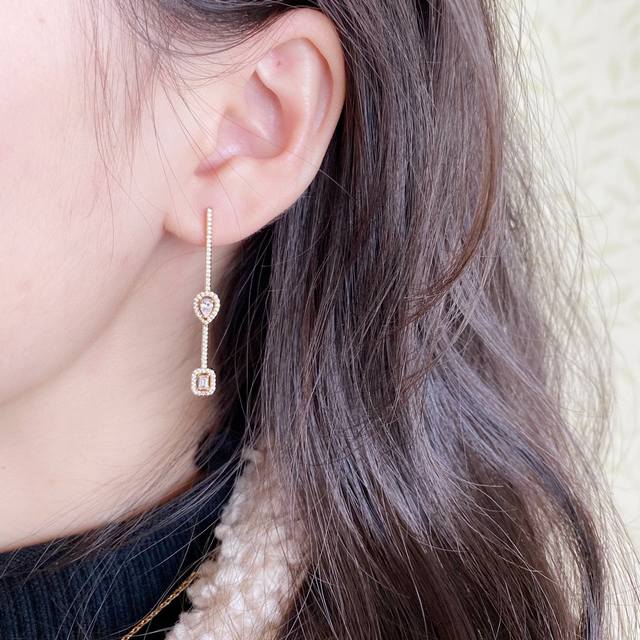 V Gold Material Messiqua Teardrop Ice Sugar Earrings, The Classic Move Series, W