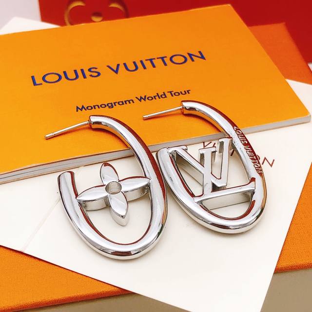 Id Led0282 Lv* Latest Model Oval Smooth Ear Studs, Consistent Zp Brass Material