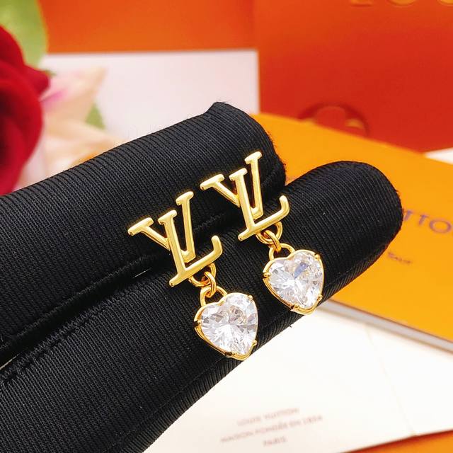 Model No. Led0274 Lv*Latest Heart-Shaped Stud Earrings, Zp Brass Material