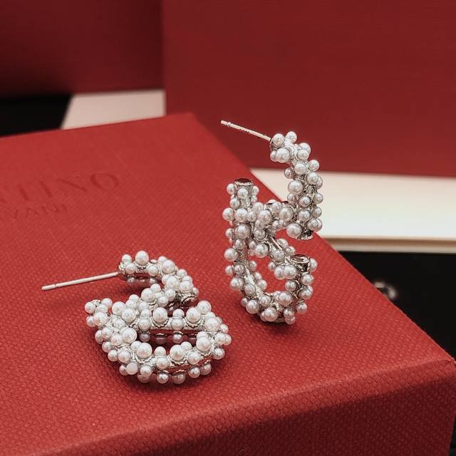 Code Ved0016 Small Size Valenti*O Latest Model Diamond-Studded Pearl Ear Studs,