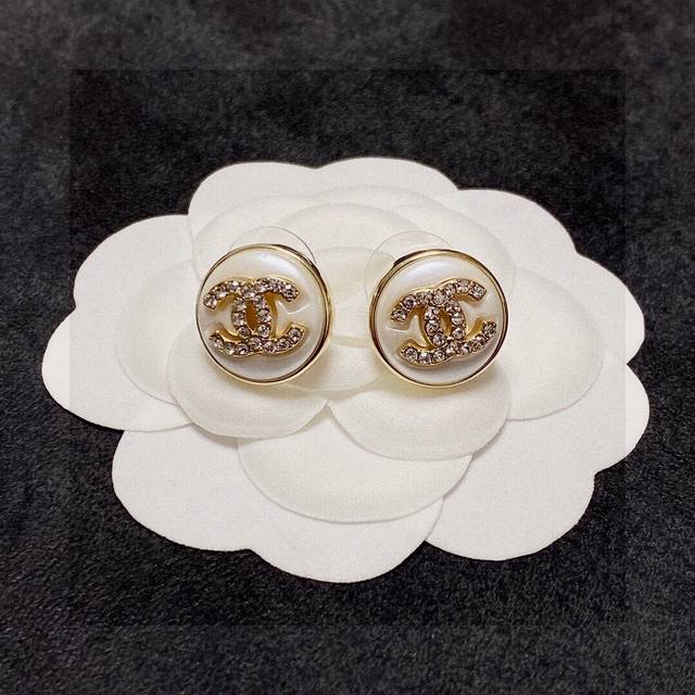 Chanel Minimalist Style Stud Earrings. These Earrings Are Absolutely Stunning. T