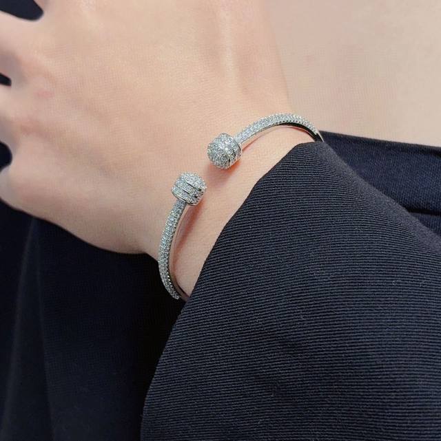 New Piaget Full-Diamond Bracelet, A Must-Have For High-End Custom-Made Accessori