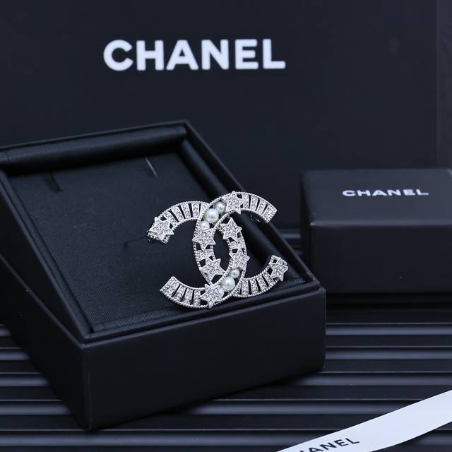 Chanel Crystal Star Pearl Brooch Sparkling Diamonds Highlight The Star's Radiant