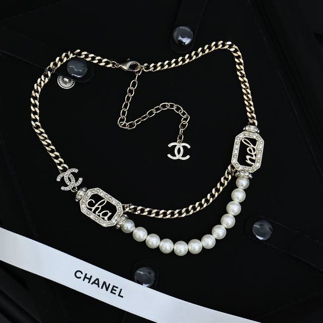 Chanel Stunning Pearl Necklace Retro Square Design Paired With The Classic Doubl