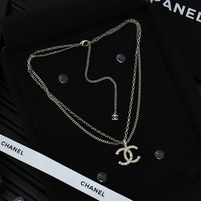 Chanel Double-Layered Relief Necklace The Double Chain Design Is Highly Artistic