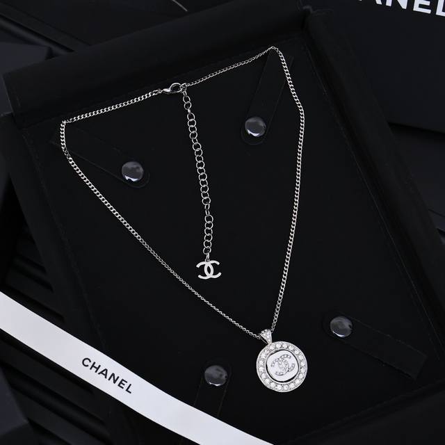 Ch Nel25 Early Spring Enamel Diamond Necklace The Enamel-Encrusted Craftsmanship