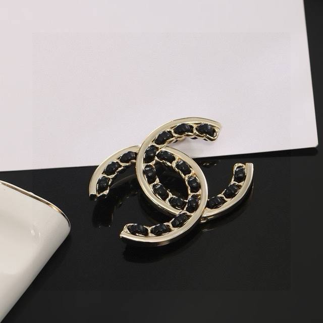 Chanel New Arrival Double C Black Leather Brooch Classic Design, Must-Have Item!