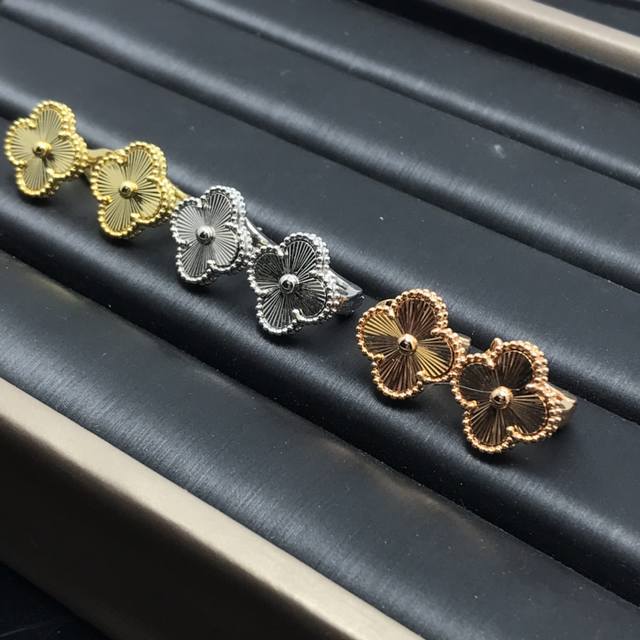 Van Gogh Laser Four-Leaf Clover Multi-Reflective Single Flower Ear Cuff Lucky Al