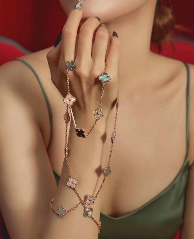 Vca Premium Gray Pearl With Diamond 20-Flower Four-Leaf Clover Necklace. Cleef &