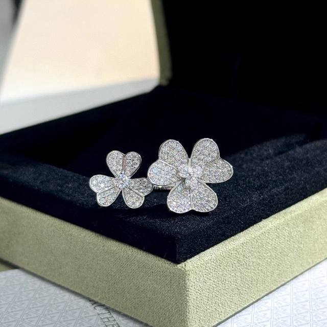 Van Ca Three-Leaf Clover Double Flower Open Ring From The Frivole Series, Made W