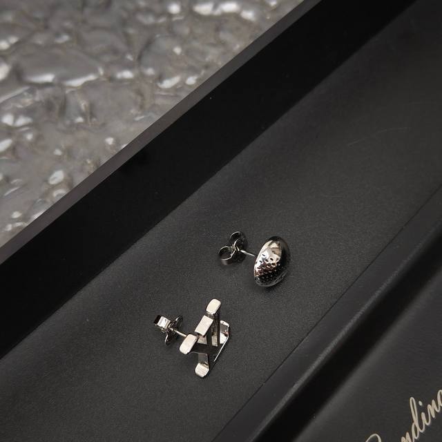Lv Suit Earrings M02423 Lvsuit Silver Earrings Feature An Asymmetrical Design: O