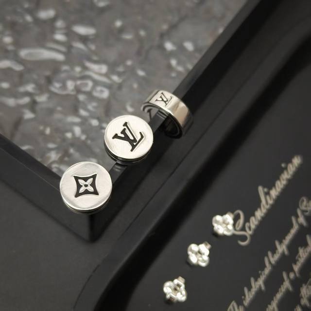Lv Tailor Earrings Mo2028 Lvtailor Earrings Reinterpret Louis Vuitton Elements W