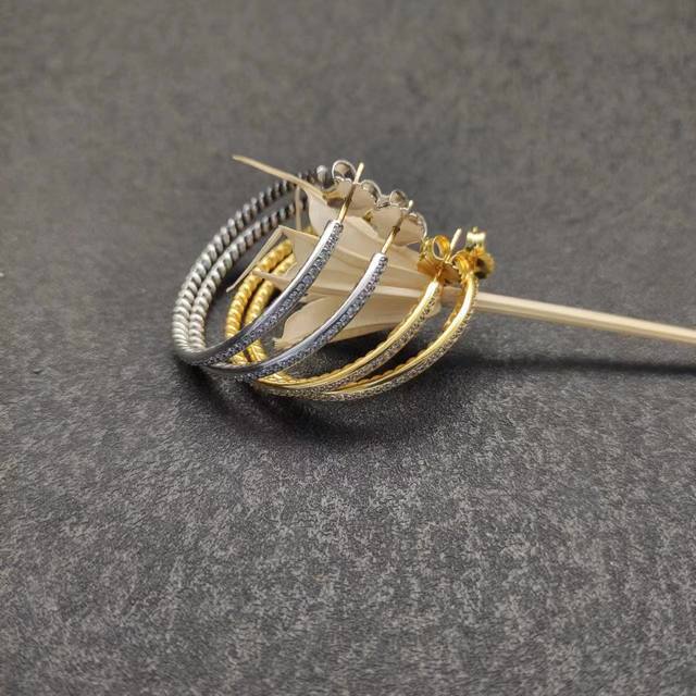 New Arrival David Yurman Gold Single Knot Diamond Earrings. Silver, Model Number