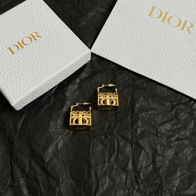 Dior Dior Ear Studs - Authentic Design, Brass Material, Sweet And Elegant.