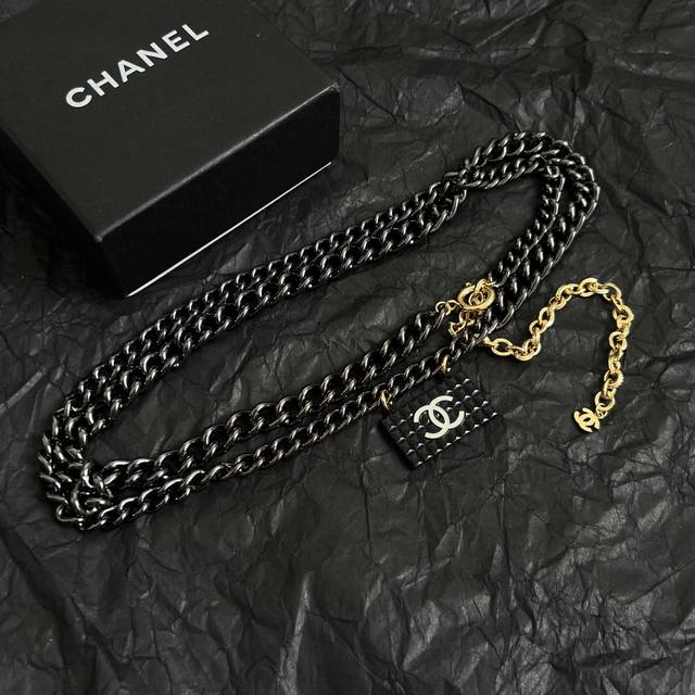 Chanel Pre-Owned Waist Chain. The Designs From The Chanel Collection Truly Need