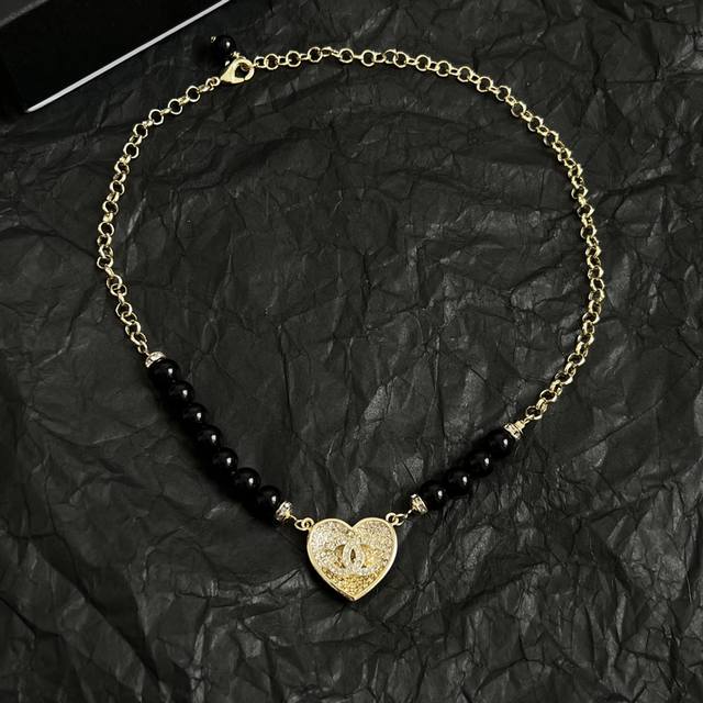 Chanel Pre-Owned Necklace - Chanel's Classic Designs Truly Need No Introduction;