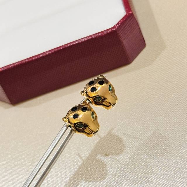 A5487 New Design Emerald Speckled Smooth Leopard Ear Studs, Elegant, Noble, Clas