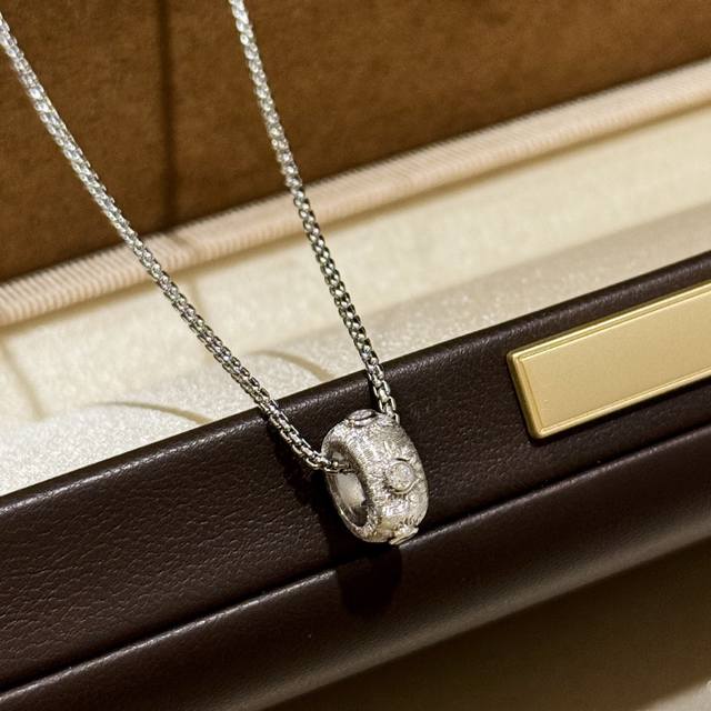 A5881 Independent Designer Style, Trendy In The Fashion Circle, Delicate, Slim W
