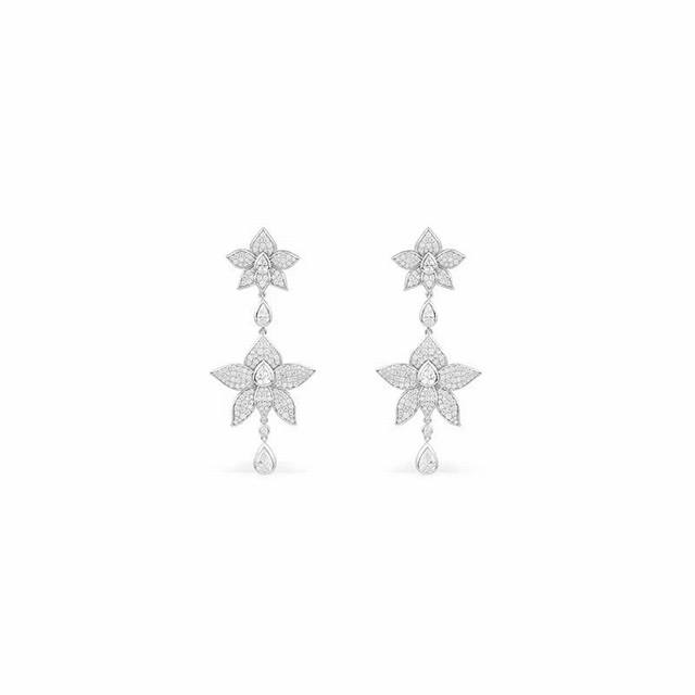 A Batch M Monaco Double-Layer Flower Stud Earrings! Romantic Design Embodies Pur