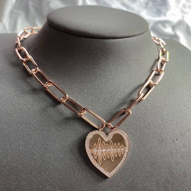 A Batch M Pink Gold Pulsating Heart Necklace Couple's Set, New Collar Bone Chain