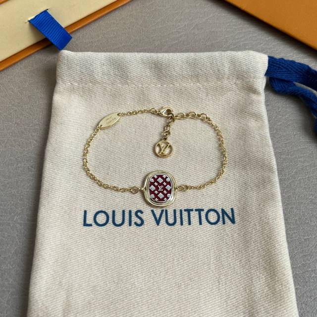 New Lv Louis Vuitton Monogram Letter Bracelet Can Be Worn On Both Sides, An Incr