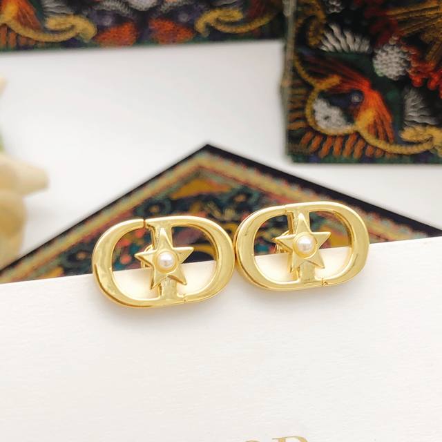 Id Ded0104 Dio*Latest Cd-Style Star Mini Earrings, Z-Plated Brass Material,