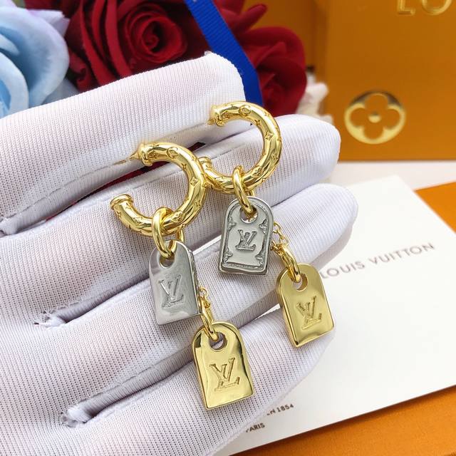 Model No. Led0018 Lv's Latest Ear Hook Fringe Ear Studs With A Tag And Id Badge,