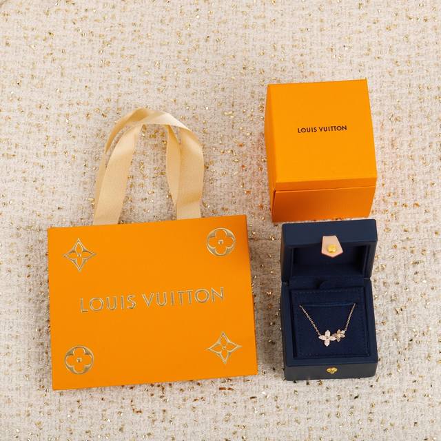 Our Product: Star Blossom Necklace Zp P57200. Ensure You Purchase Authentic Jewe