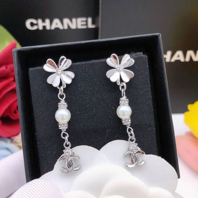 Code Xed0455 Ch*Nel Latest Four-Leaf Clover Ear Studs In Silver, Same Material A
